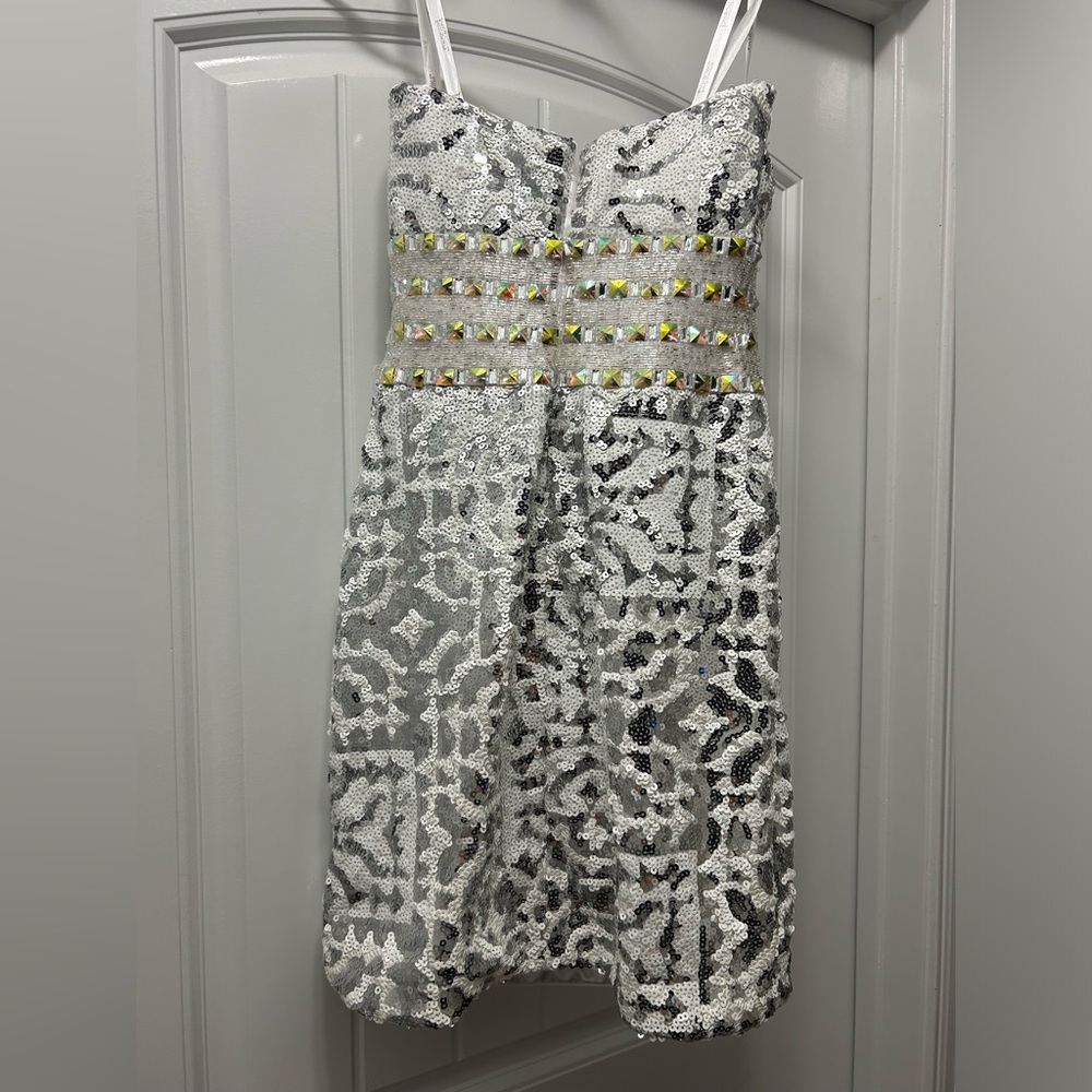 Elegant Tony Bowls white cocktail dress with silver and gold sequins.